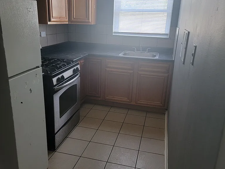 9915 S Wood St #16 — Photo 7