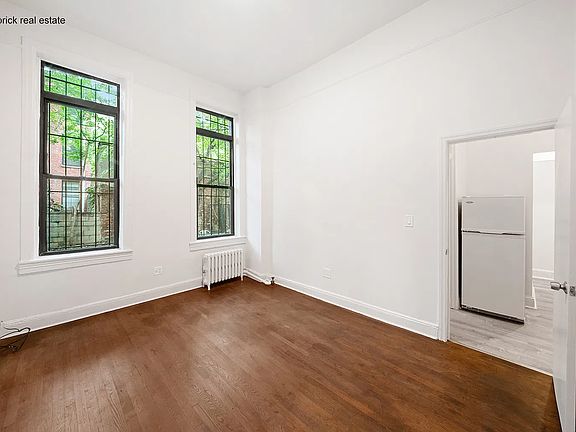 2nd image of 36 Willow Pl #Gf