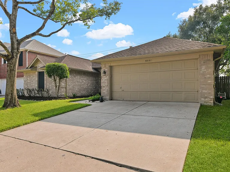 16010 Cedar Gully Dr — Photo 3