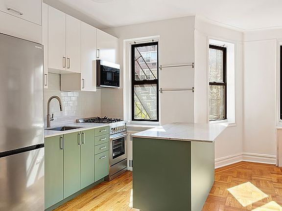 2nd image of 385 Argyle Rd APT 3E