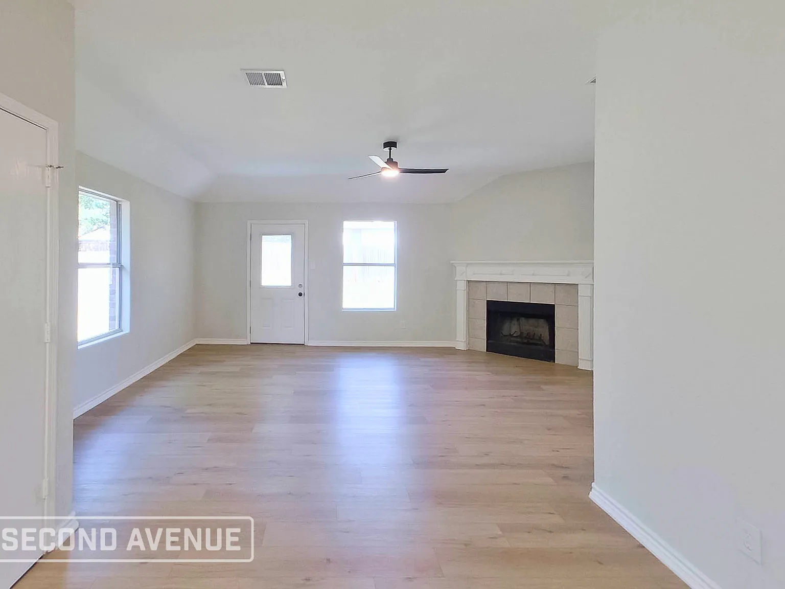 4 bed, 2.0 bath, 2085 sqft, $2,869 — Photo 2