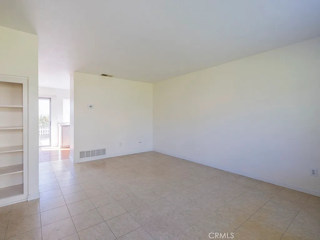 2 bed, 878 sqft, $2,650 — Photo 4