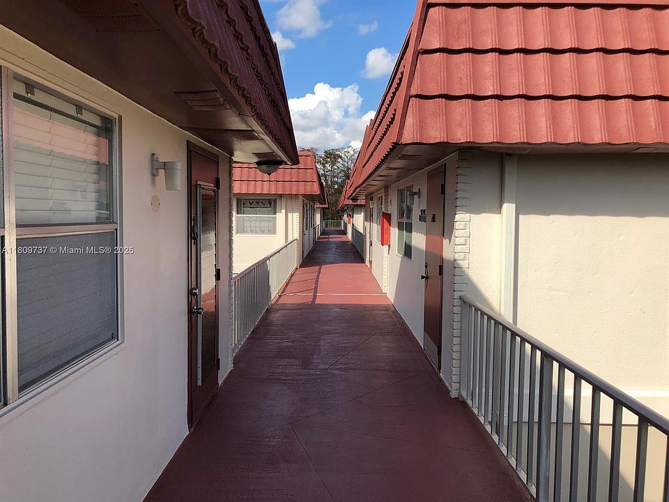 Building Photo 3
