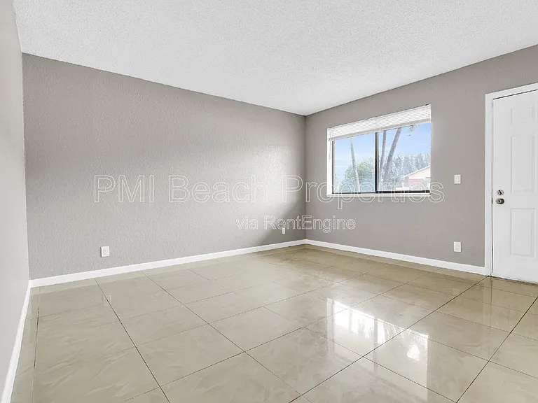 700 Nottingham Cir #D — Photo 9
