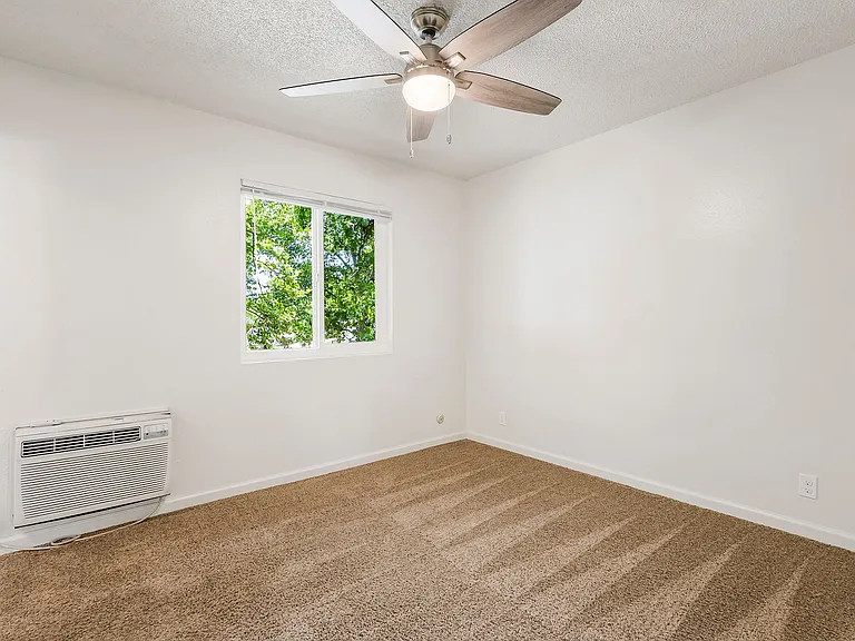 348 W Sacramento Ave — Photo 7