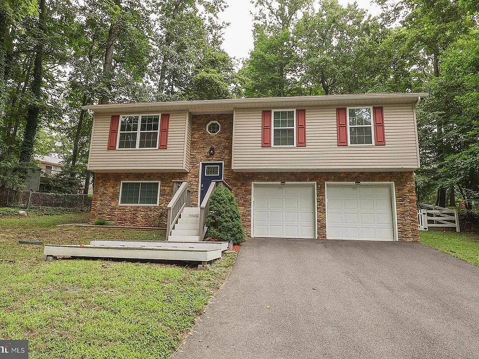 348 Little Bear Ln