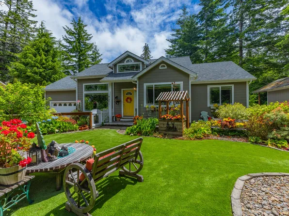 692 18th Ave, Coos Bay, OR 97420