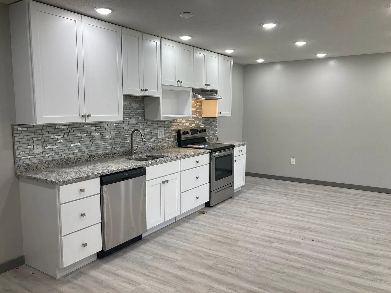 2 bed, 1100 sqft, $1,700 — Photo 3