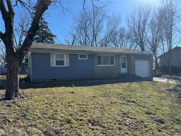 33915 W 83rd St, De Soto, KS 66018