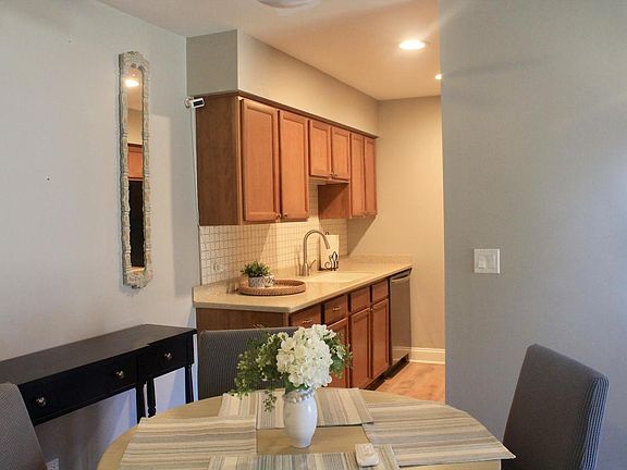 3rd image of 108 Evelyn LANE Unit B