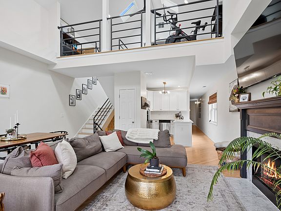 4th image of 3141 N Racine Ave #3