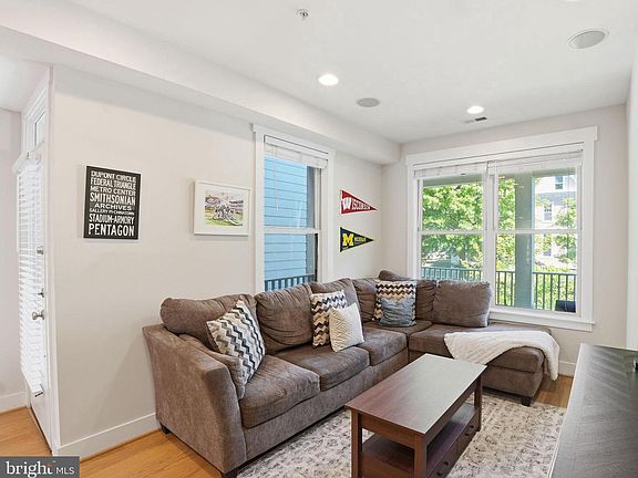 3rd image of 834 Varnum St NW Unit 2