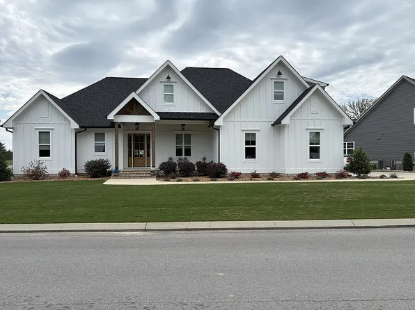 8990 Grey Reed Dr, Ooltewah, TN 37363