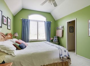 5633 Cedar Ct, Parkville, MO 64152