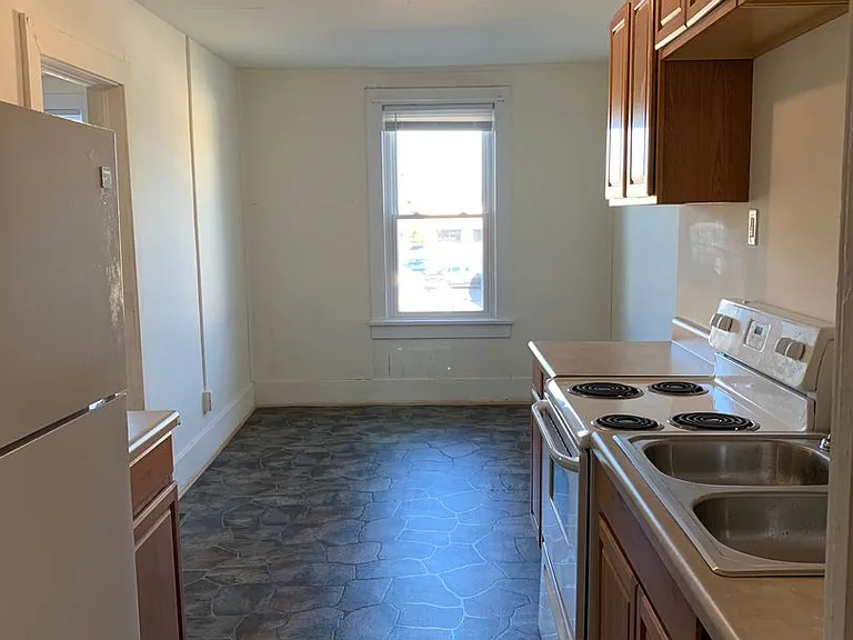 823 Main St #3 — Photo 3