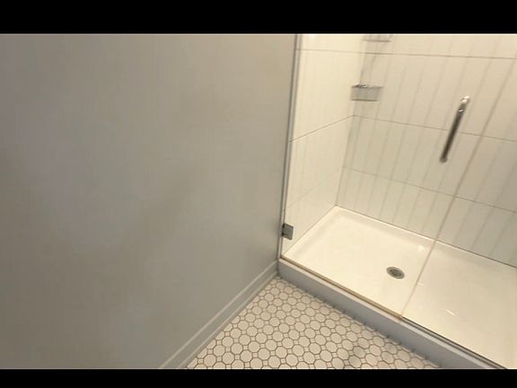 5th image of 162 W Huron St