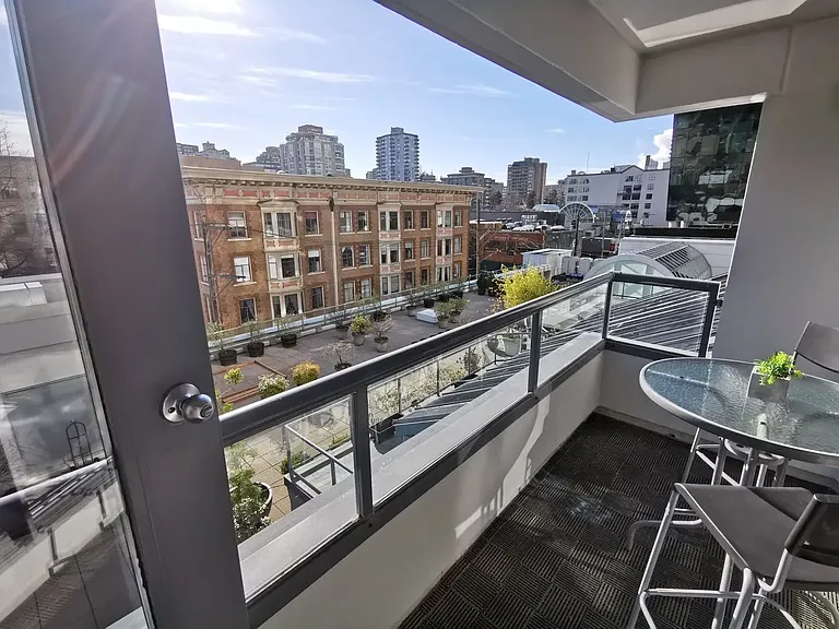 1060 Alberni St #410 — Photo 7