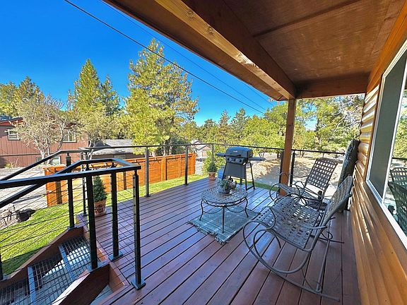 3rd image of 621 Villa Grv