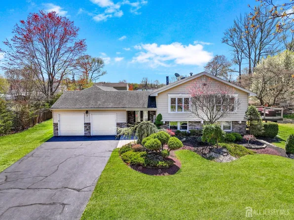 7 Arthurs Ct, Manalapan, NJ 07726