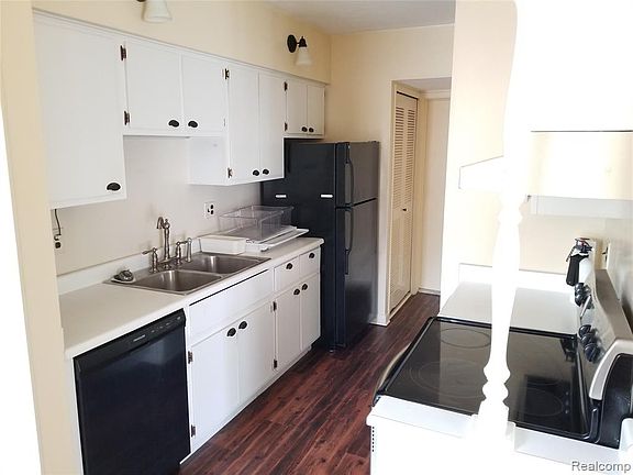 5th image of 32827 Fargo St #100