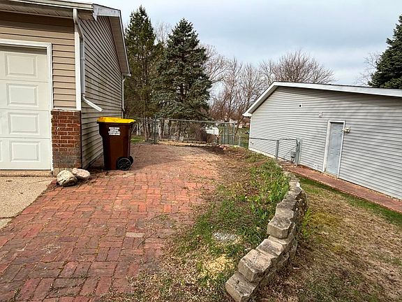 3rd image of 4542 Cromwell Ct