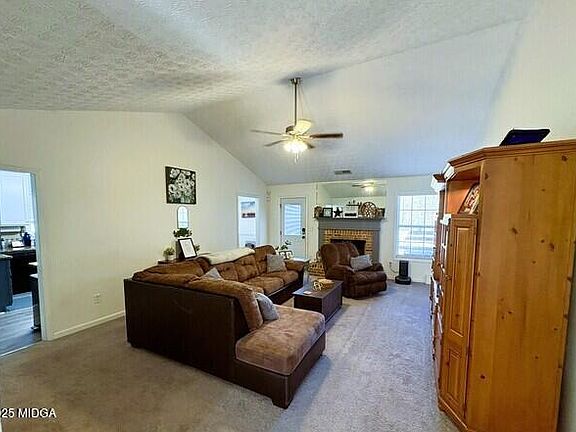 4th image of 504 Plantation Creek Dr