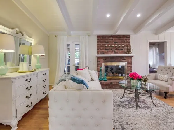 21447 Providencia St, Woodland Hills, CA 91364