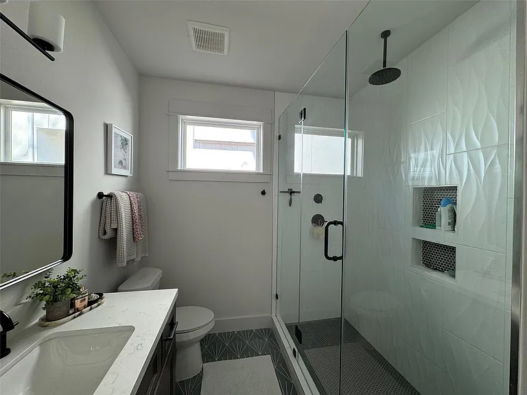 1033 Adele St — Photo 10