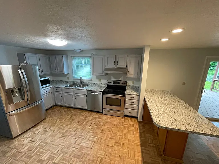 1651 Garry Dr — Photo 3
