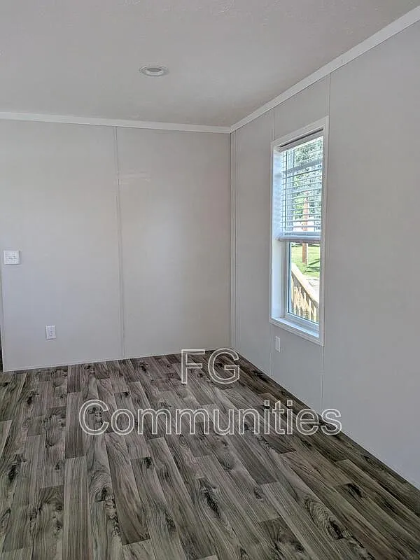 3 bed, 2.0 bath, $995 — Photo 2