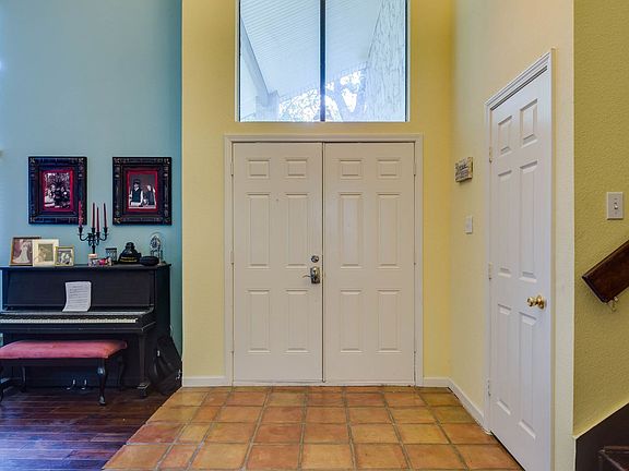 3rd image of 2611 Oak Leigh St