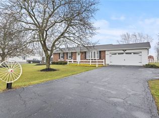 4466 Beach Ridge Rd, Lockport, NY 14094