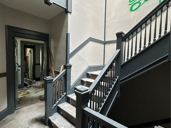 des-moines-iowa-2082887217 picture