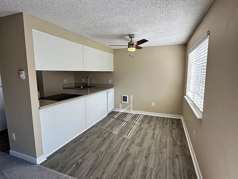Evanbrook Apartments — Photo 47
