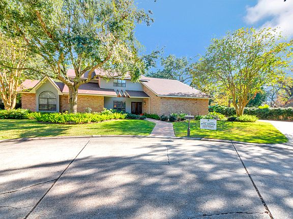 3rd image of 27 Twin Oaks Dr