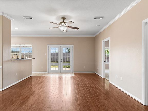 3rd image of 13318 Colton Ln