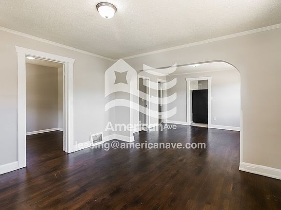 256624_004_wm_-_living_room_13207814.jpg