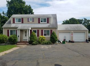 14 S Farview Ave, Paramus, NJ 07652