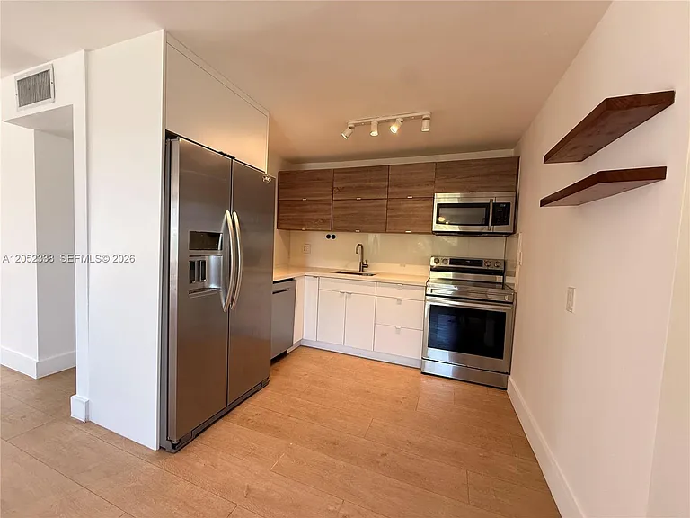 1631 NE 114th St #307 — Photo 7