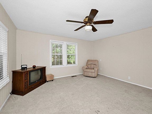 4th image of 739 Summit Rd