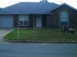 1005 Park Plaza Dr, Iowa Park, TX 76367