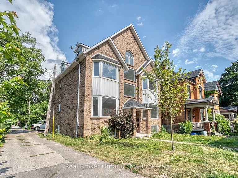 220 Caroline St S #1 — Photo 18