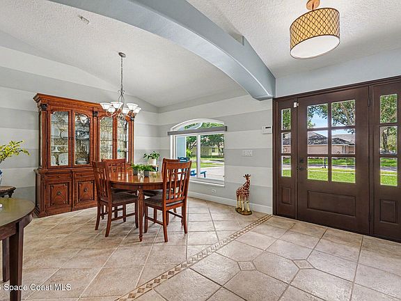 4th image of 2553 Christopher Dr