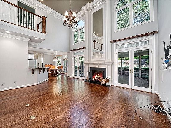 4th image of 109 Evergreen Pl