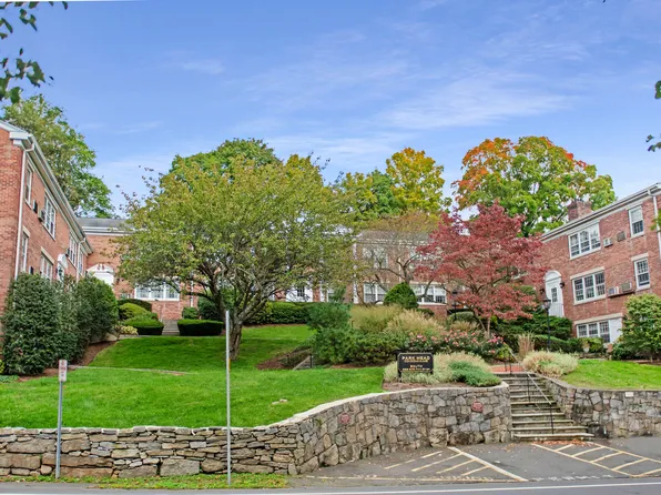 232 Park Street #17, New Canaan, CT 06840