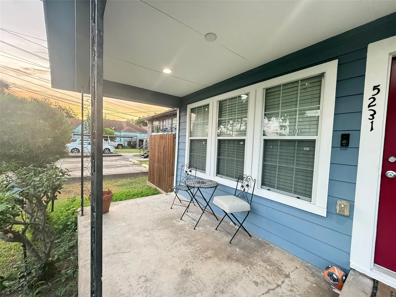 3 bed, 2.0 bath, 1158 sqft, $3,300 — Photo 4