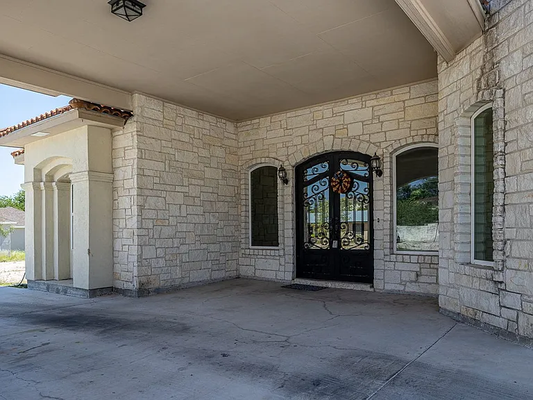 101 Margaret Ln — Photo 3