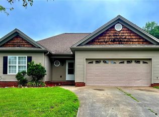 5868 Ferncrest Ct, Pfafftown, NC 27040
