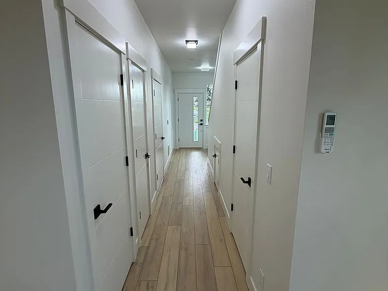 300 Seven Oaks Ln — Photo 10