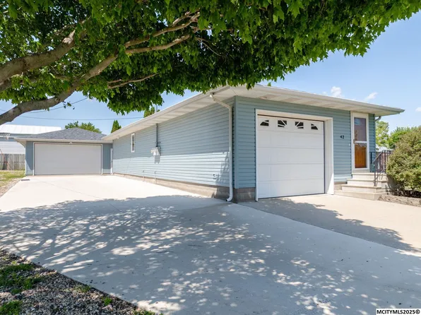 42 33rd St SE, Mason City, IA 50401